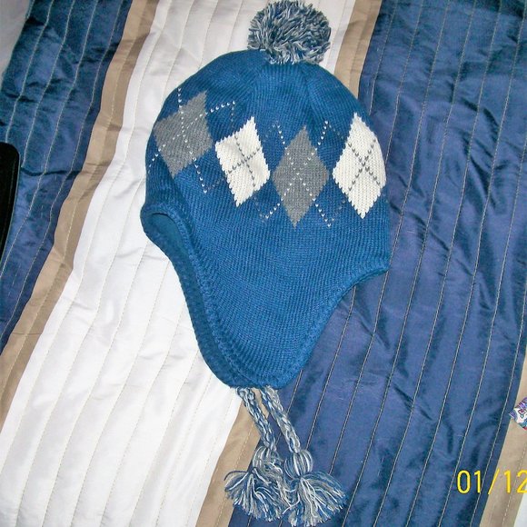 NWOT Warm Knit Beanie - Picture 4 of 6